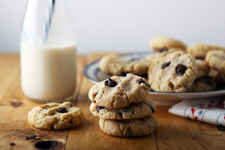 keto chocolate chip cookies