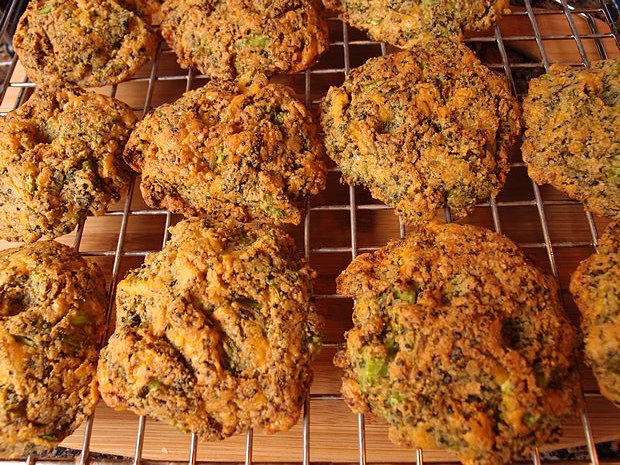 Keto Broccoli Cheddar Biscuits - Shared via www.ruled.me