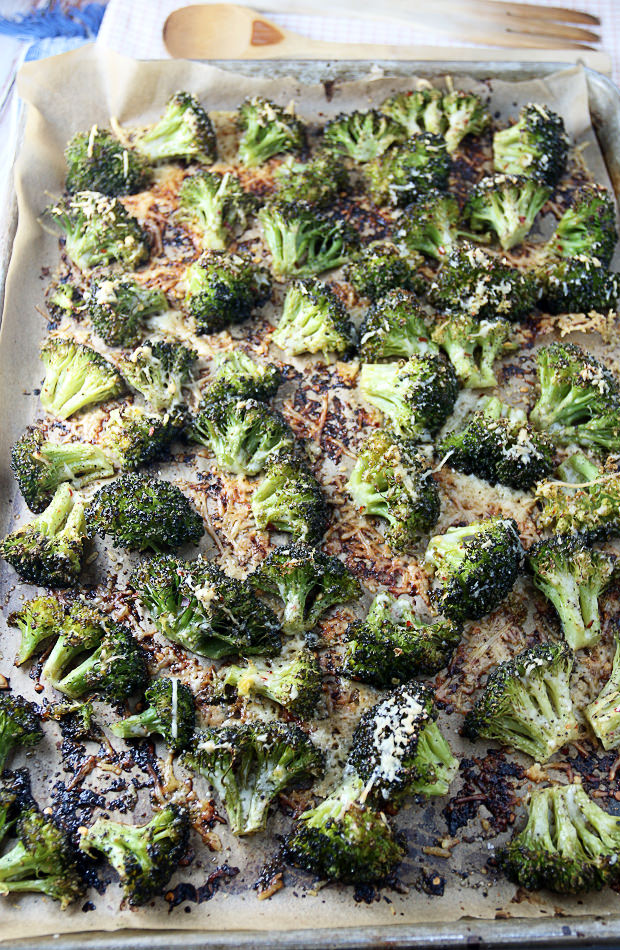 Lemon Roasted Spicy Broccoli | Shared via www.ruled.me